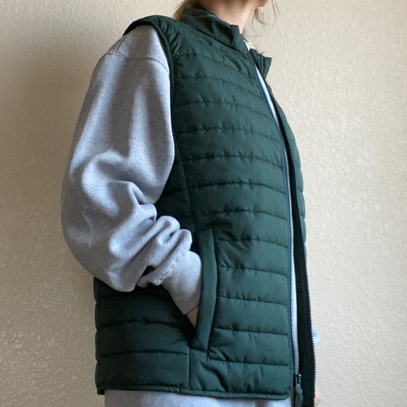 J. Crew Green Quilted Vest Women’s or Men’s - Picture 8 of 9